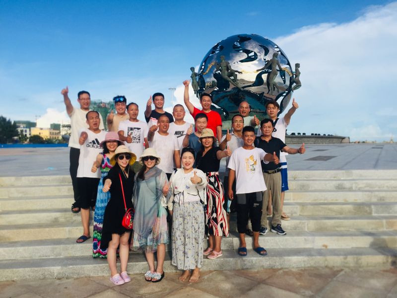 　　放飛心情，感受*美旅行
